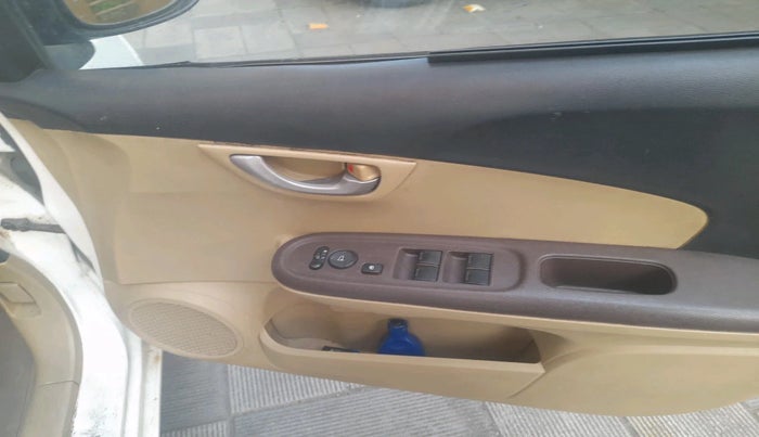 2013 Honda Amaze 1.2L I-VTEC VX, Petrol, Manual, 1,16,435 km, interior