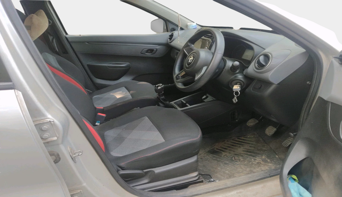 2020 Renault Kwid RXT 1.0 (O), Petrol, Manual, 8,661 km, interior