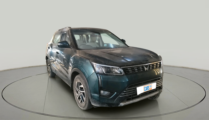 2023 Mahindra XUV300 W8 (O) 1.2 PETROL AMT, Petrol, Automatic, 30,340 km, exterior