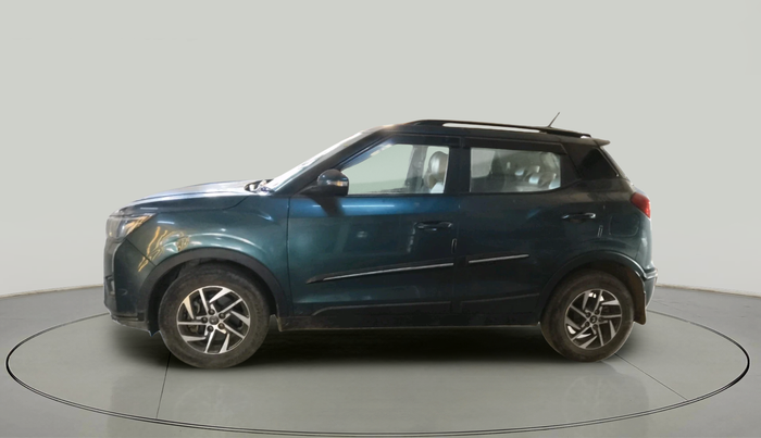 2023 Mahindra XUV300 W8 (O) 1.2 PETROL AMT, Petrol, Automatic, 30,340 km, exterior