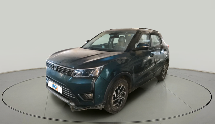 2023 Mahindra XUV300 W8 (O) 1.2 PETROL AMT, Petrol, Automatic, 30,340 km, exterior