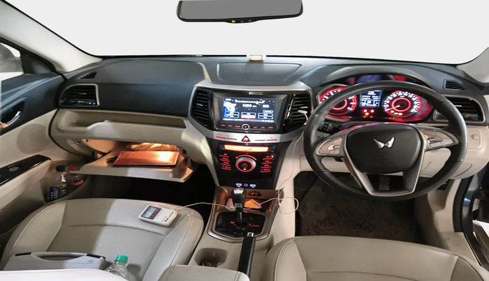 2023 Mahindra XUV300 W8 (O) 1.2 PETROL AMT, Petrol, Automatic, 30,340 km, interior