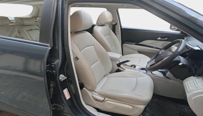 2022 Mahindra XUV300 W8 (O) 1.2 PETROL AMT, Petrol, Automatic, 27,732 km, interior