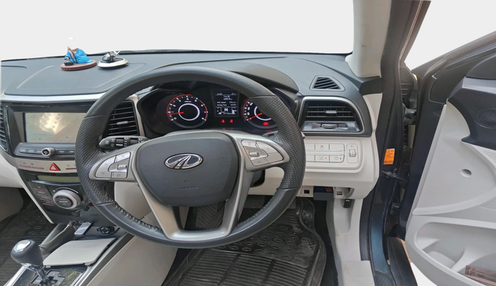 2022 Mahindra XUV300 W8 (O) 1.2 PETROL AMT, Petrol, Automatic, 27,732 km, interior