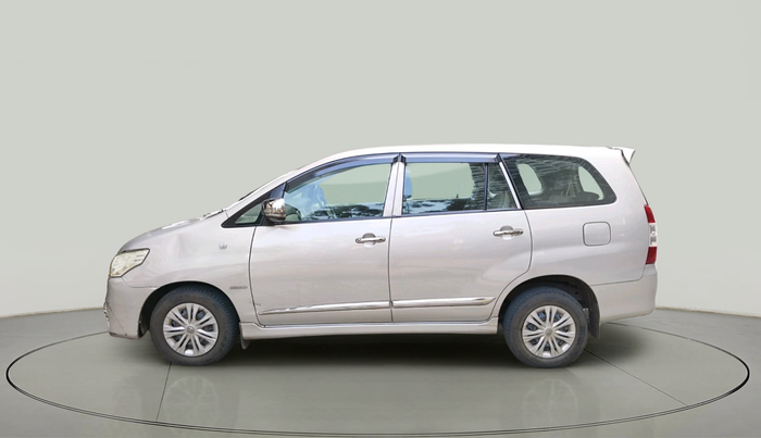 2014 Toyota Innova 2.5 GX 7 STR, Diesel, Manual, 1,23,181 km, exterior