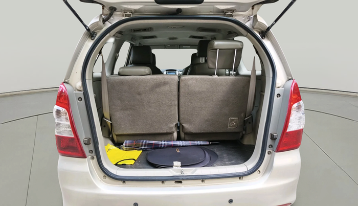 2014 Toyota Innova 2.5 GX 7 STR, Diesel, Manual, 1,23,181 km, exterior