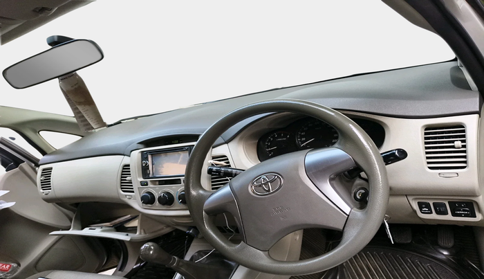 2014 Toyota Innova 2.5 GX 7 STR, Diesel, Manual, 1,23,181 km, interior