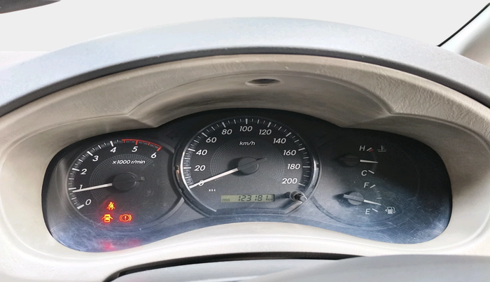 2014 Toyota Innova 2.5 GX 7 STR, Diesel, Manual, 1,23,181 km, interior