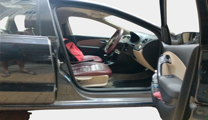 2011 Volkswagen Polo HIGHLINE1.2L, Petrol, Manual, 28,183 km, interior