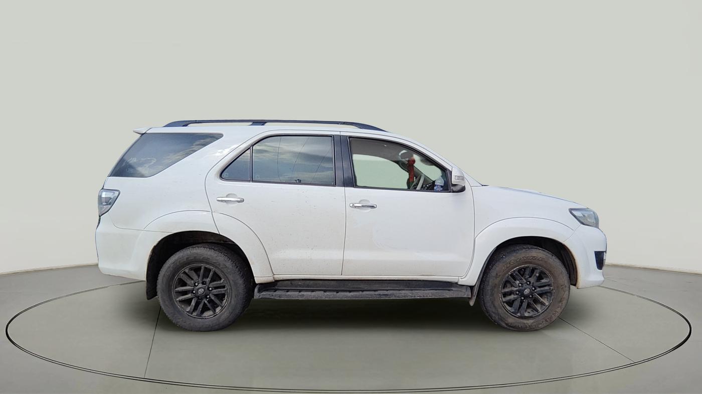 2013 Toyota Fortuner 3.0 4X4 MT, Diesel, Manual, 4,39,123 km, exterior