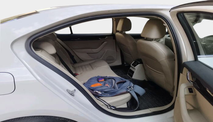 2016 Skoda Octavia STYLE PLUS AT 1.8 TSI, Petrol, Automatic, 92,574 km, interior