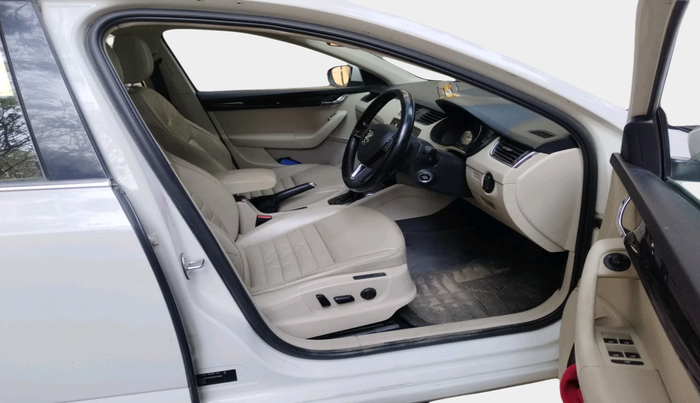 2016 Skoda Octavia STYLE PLUS AT 1.8 TSI, Petrol, Automatic, 92,574 km, interior