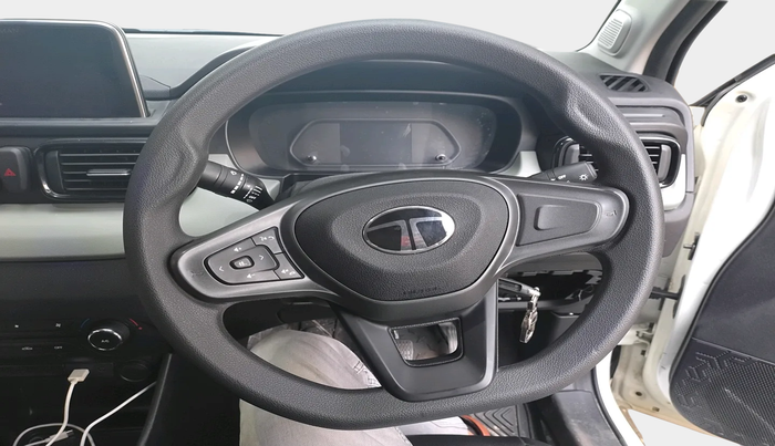 2024 Tata PUNCH ADVENTURE RHYTHM CNG MT, Petrol, Manual, 11,583 km, interior