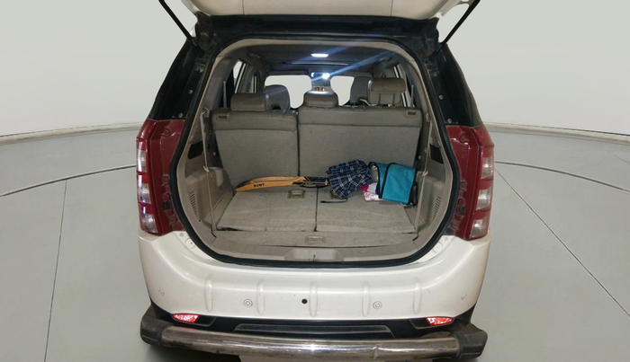 2016 Mahindra XUV500 W10 AT, Diesel, Automatic, 73,640 km, exterior