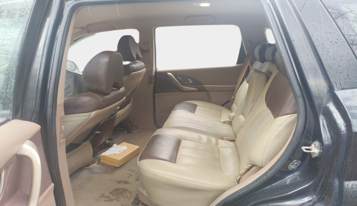 2015 Mahindra XUV500 W6, Diesel, Manual, 1,44,850 km, interior