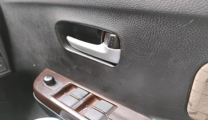 2017 Maruti Wagon R 1.0 VXI, Petrol, Manual, 76,861 km, interior