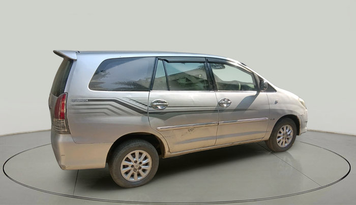 2010 Toyota Innova V 2.5 7 STR, Diesel, Manual, 2,47,936 km, exterior