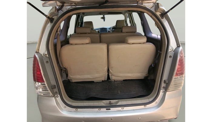 2010 Toyota Innova V 2.5 7 STR, Diesel, Manual, 2,47,936 km, exterior