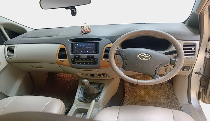2010 Toyota Innova V 2.5 7 STR, Diesel, Manual, 2,47,936 km, interior