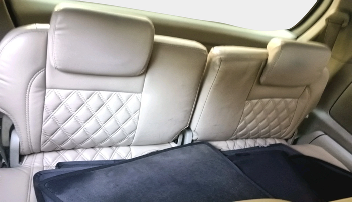 2010 Toyota Innova V 2.5 7 STR, Diesel, Manual, 2,47,936 km, interior