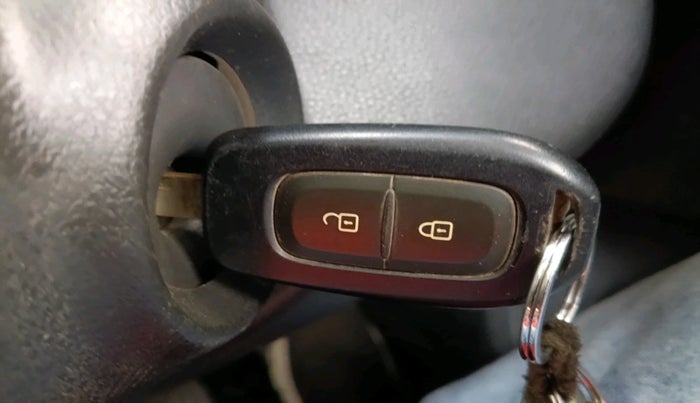 2017 Renault Kwid RXT 02 Anniversary Edition, Petrol, Manual, 28,602 km, interior