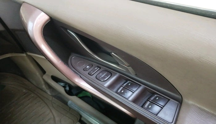 2012 Mahindra XUV500 W8, Diesel, Manual, 1,11,382 km, interior