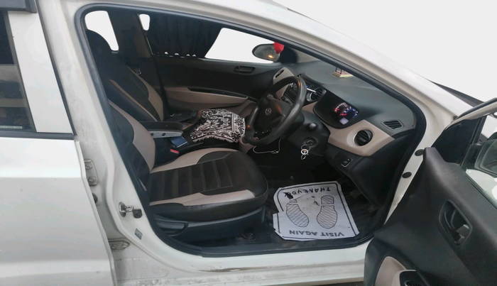 2017 Hyundai Grand i10 MAGNA 1.2 KAPPA VTVT, Petrol, Manual, 1,74,614 km, interior