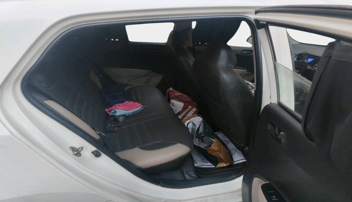 2017 Hyundai Grand i10 MAGNA 1.2 KAPPA VTVT, Petrol, Manual, 1,74,614 km, interior