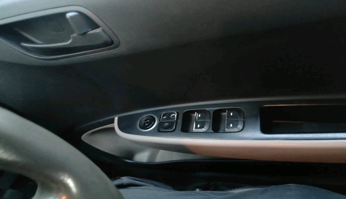 2017 Hyundai Grand i10 MAGNA 1.2 KAPPA VTVT, Petrol, Manual, 1,74,614 km, interior