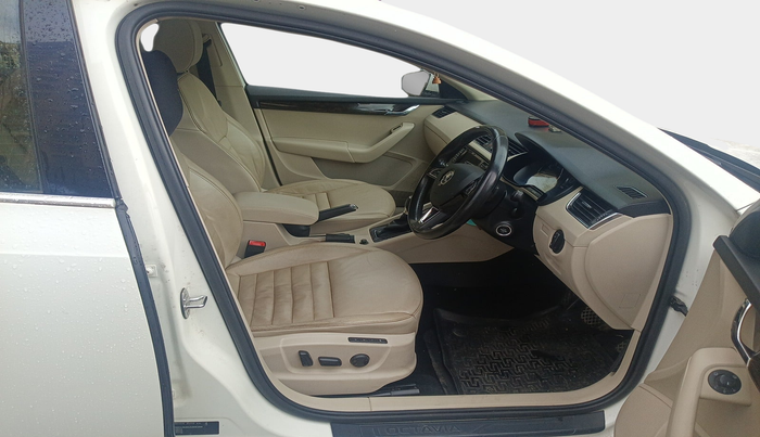 2017 Skoda Octavia STYLE PLUS AT 1.8 TSI, Petrol, Automatic, 81,491 km, interior