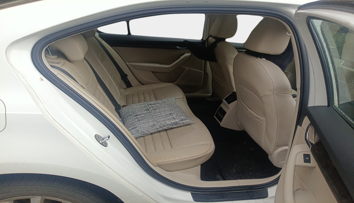 2017 Skoda Octavia STYLE PLUS AT 1.8 TSI, Petrol, Automatic, 81,491 km, interior