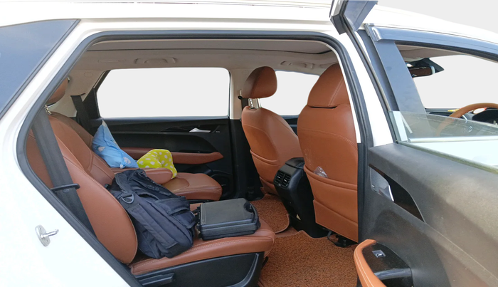 2021 MG HECTOR PLUS SHARP 1.5 PETROL TURBO CVT 6-STR, Petrol, Automatic, 1,06,828 km, interior