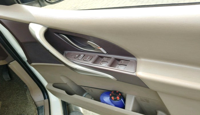 2015 Mahindra XUV500 W6, Diesel, Manual, 1,11,355 km, interior