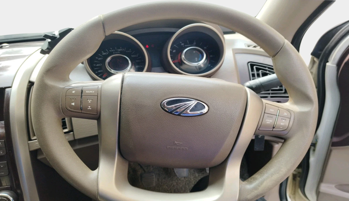 2015 Mahindra XUV500 W6, Diesel, Manual, 1,11,355 km, interior