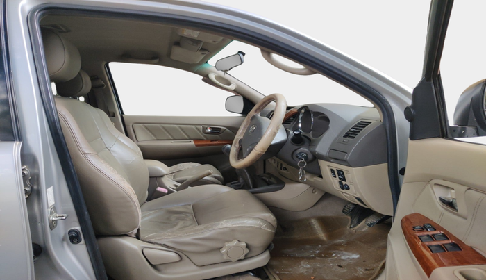 2010 Toyota Fortuner 3.0 4X4 MT, Diesel, Manual, 3,06,092 km, interior