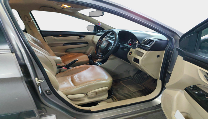 2016 Maruti Ciaz ZXI+, Petrol, Manual, 97,839 km, interior