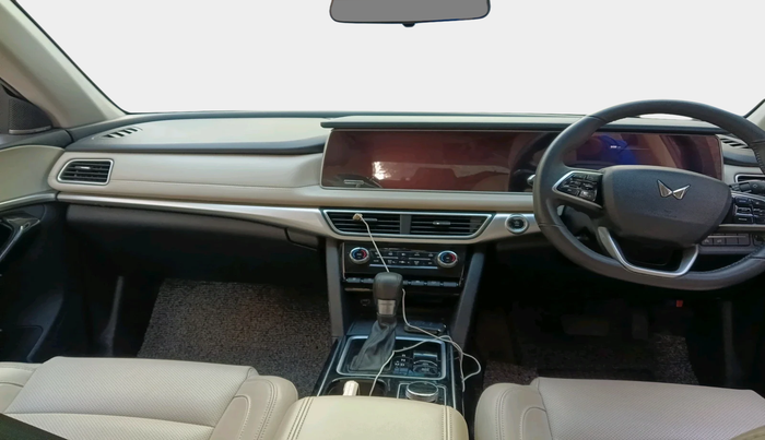 2023 Mahindra XUV700 AX 7 LUXURY P AT 7 STR, Petrol, Automatic, 9,752 km, interior