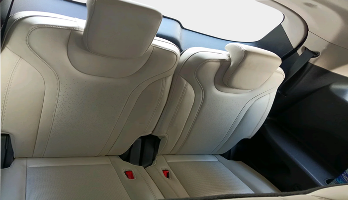 2023 Mahindra XUV700 AX 7 LUXURY P AT 7 STR, Petrol, Automatic, 9,752 km, interior