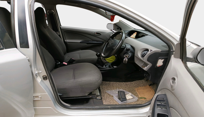 2011 Toyota Etios Liva G, Petrol, Manual, 1,21,474 km, interior