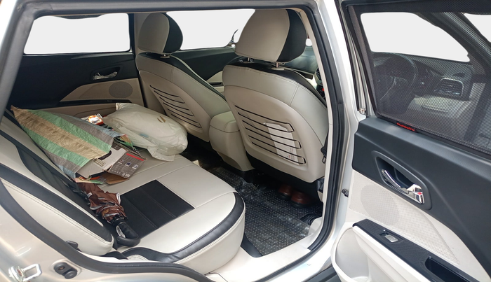 2020 Mahindra XUV300 W8 (O) 1.2 PETROL, Petrol, Manual, 40,783 km, interior