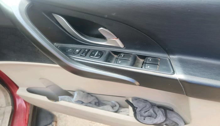 2016 Mahindra XUV500 W6, Diesel, Manual, 1,29,408 km, interior