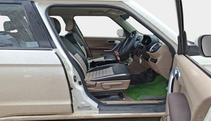 2017 Mahindra TUV300 T8 AMT, Diesel, Automatic, 80,927 km, interior