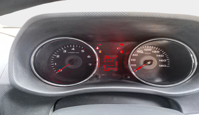 2018 Mahindra TUV300 T10, Diesel, Manual, 1,33,233 km, interior