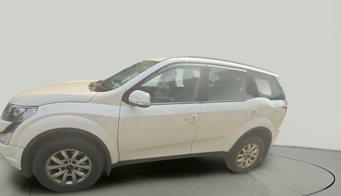 2016 Mahindra XUV500 W10 AT, Diesel, Automatic, 38,647 km, exterior