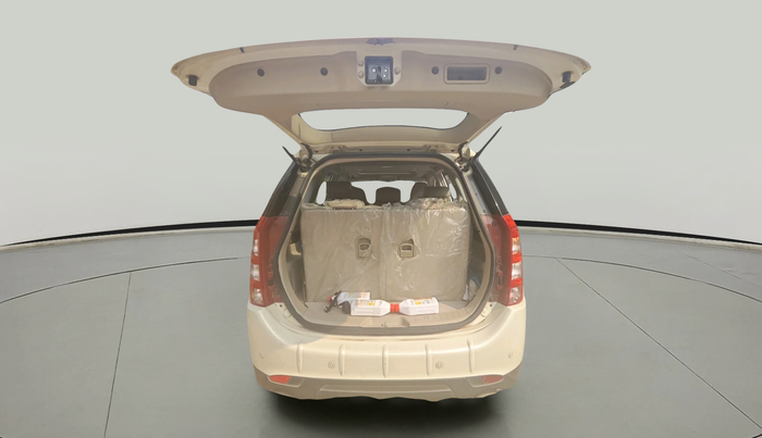 2016 Mahindra XUV500 W10 AT, Diesel, Automatic, 38,647 km, exterior