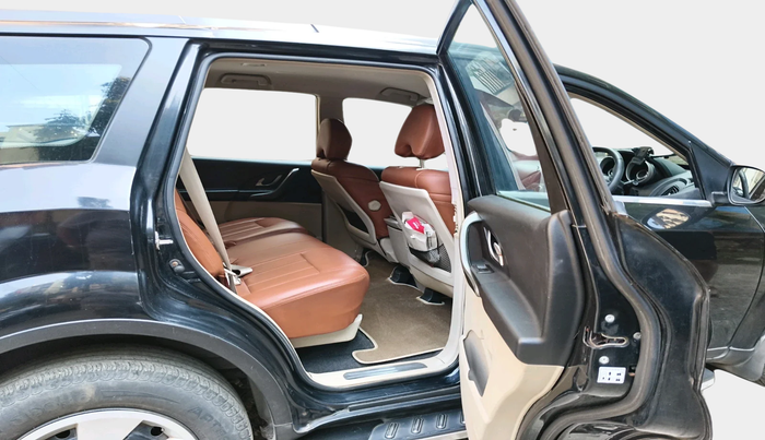 2016 Mahindra XUV500 W6, Diesel, Manual, 35,900 km, interior