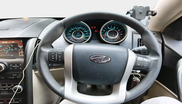 2016 Mahindra XUV500 W6, Diesel, Manual, 35,900 km, interior