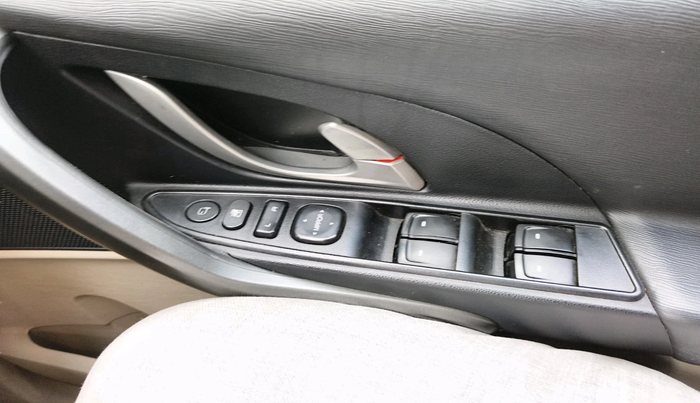 2016 Mahindra XUV500 W6, Diesel, Manual, 35,900 km, interior