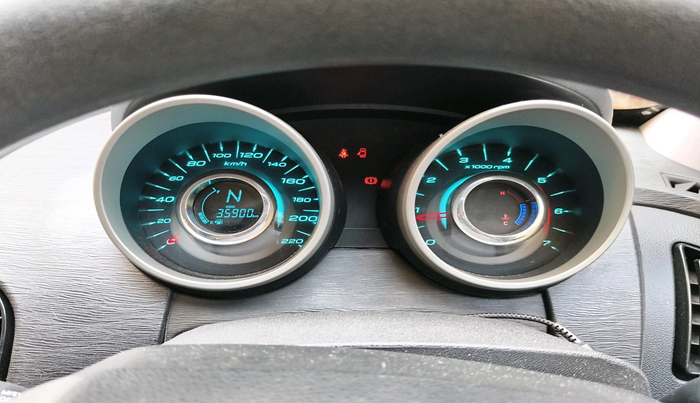 2016 Mahindra XUV500 W6, Diesel, Manual, 35,900 km, interior