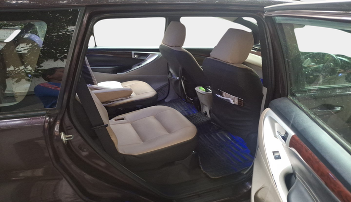 2016 Toyota Innova Crysta 2.4 G 7 STR, Diesel, Manual, 1,20,499 km, interior
